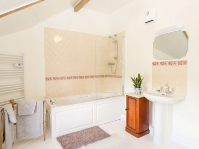 Bathroom with WC, Bath and Shower above