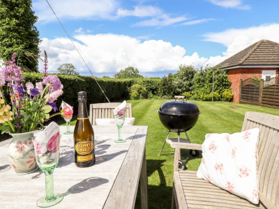 Garden and BBQ at the Lincolnshire Holiday Cottage Garden with BBQ area